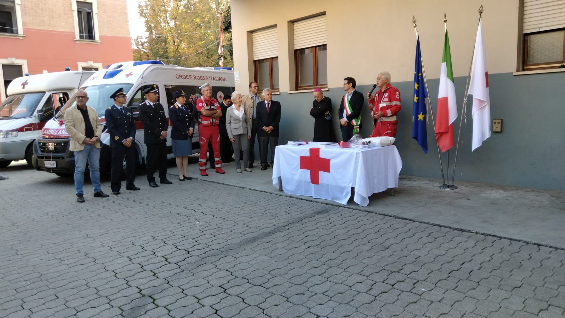 Inaugurata la nuova ambulanza donata dai coniugi Caraffini in memoria dei genitori Ada e Orlando