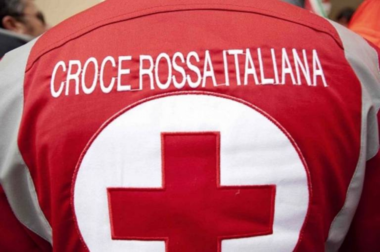 "CRI con le persone" : Il numero verde della croce rossa per rispondere alle richieste di aiuto e combattere l'indifferenza.
