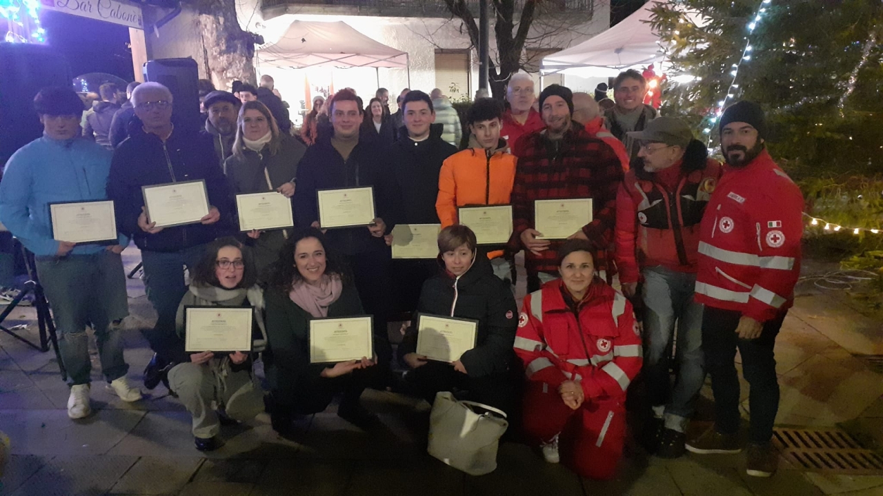 Monchio delle Corti si illumina di solidariet&agrave;: grande partecipazione alla festa di Natale CRI